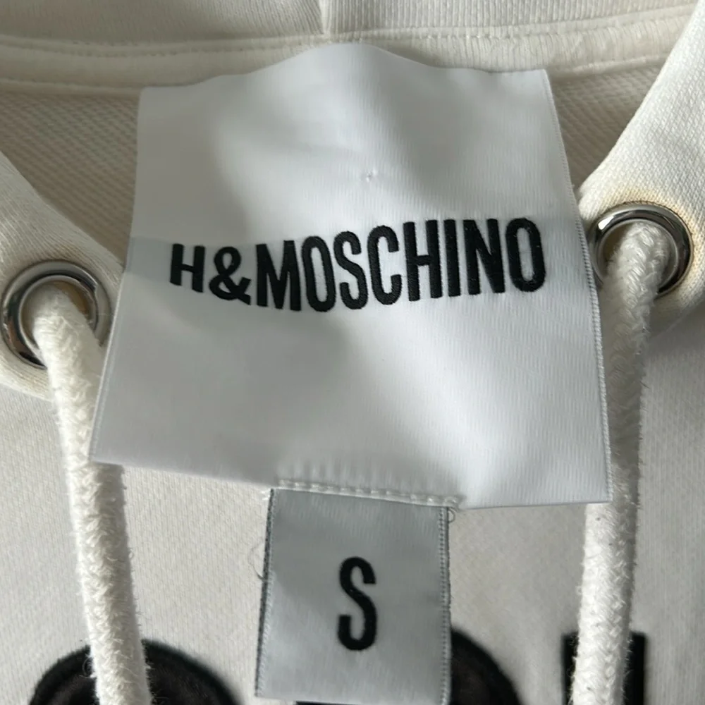 Moschino H&M Disney Collaboration Hoodie 2018 Release - Picture 12 of 17